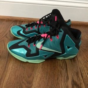 Lebron fly wire basketball shoes